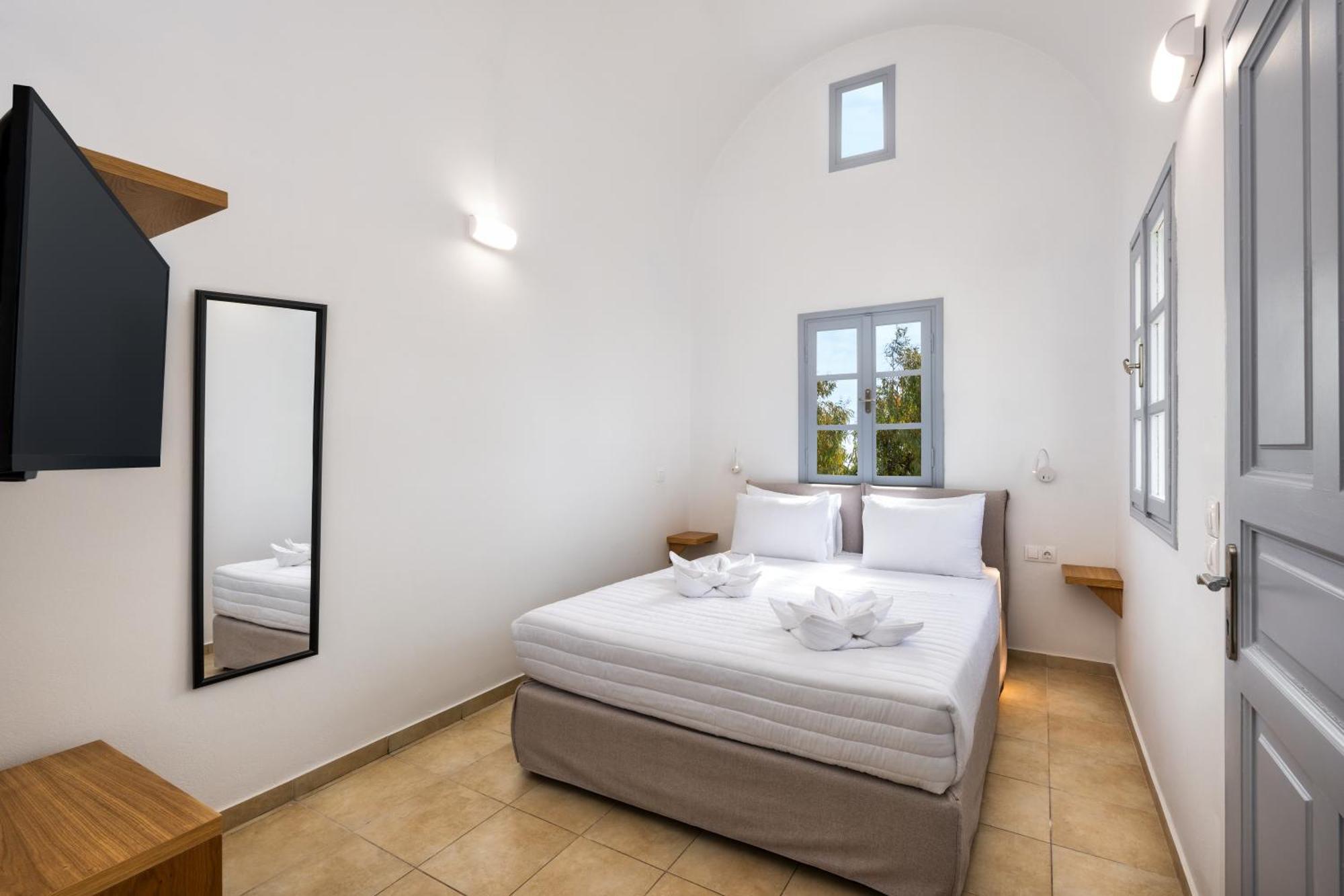 Hillside Elegance Suites Fira  Exterior foto