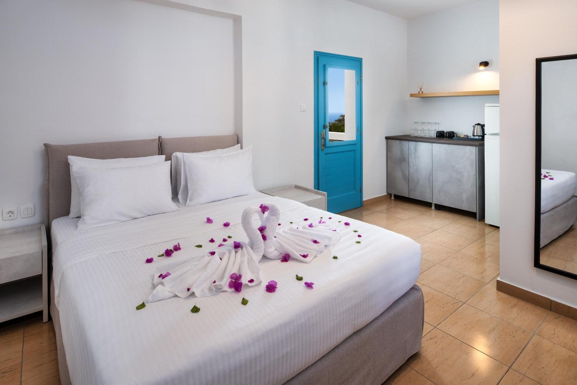 Hillside Elegance Suites Fira  Exterior foto